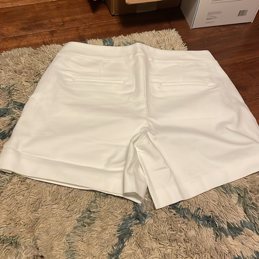 Lilly Pulitzer alessi stretch shorts - Picture 3 of 3